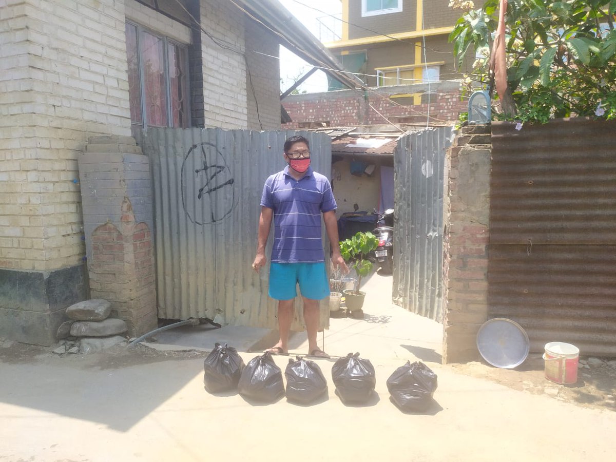 LJayantakumar's tweet photo. Distributed drinking water to the households of Khagempalli Panthak Mamang Leikai and also distributed essential eatable food items to all the households of Khagempalli Maning Leikai containment zone area. https://t.co/snN67xY8dy