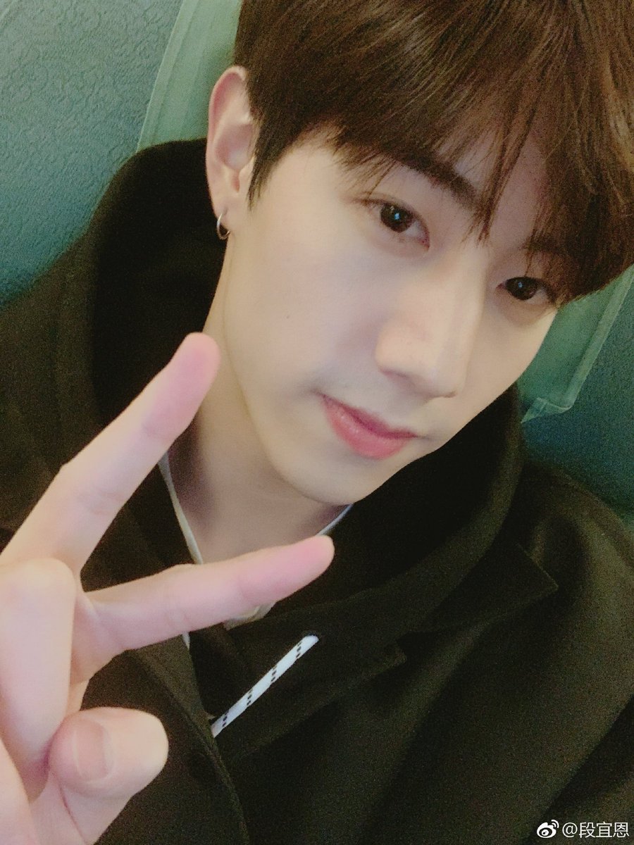 94ws_'s tweet photo. เธรด - รูปมาร์คบน weibo ของมาร์คก่อนลบโพสค่า เผื่อใครยังเซฟไม่หมด ;-; https://t.co/ZyZKUBFX2I