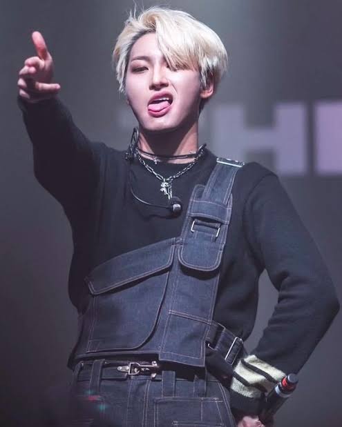 park seonghwa on stage without crop — an important thread