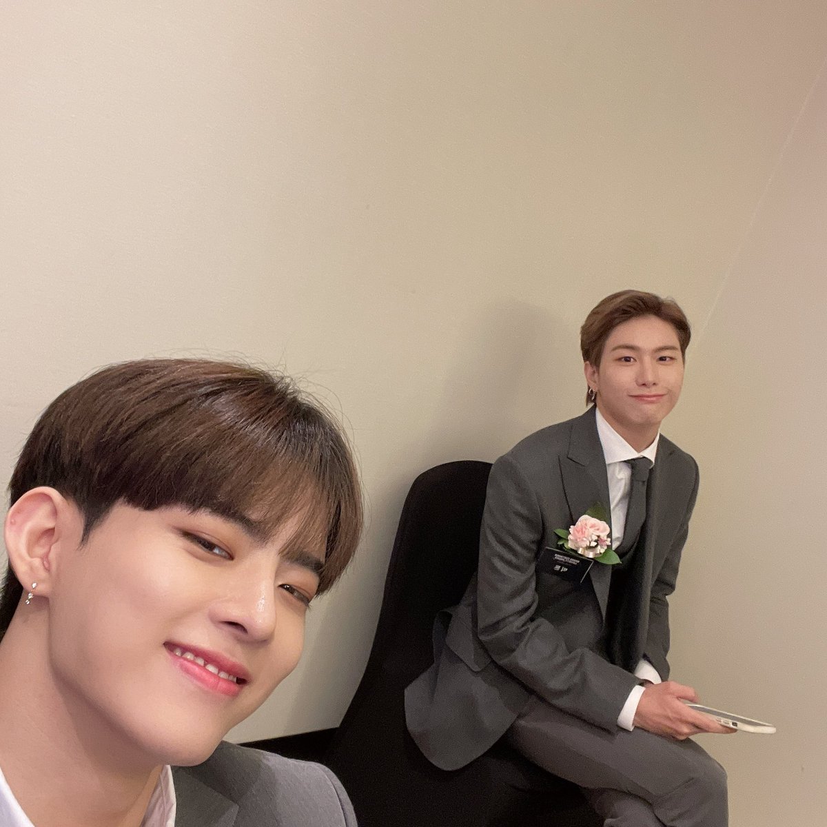 NewWorld_VICTON's tweet photo. [#수빈] 귀여운 조랭이떡과 한 장 📸 https://t.co/snU3PwVhwY
