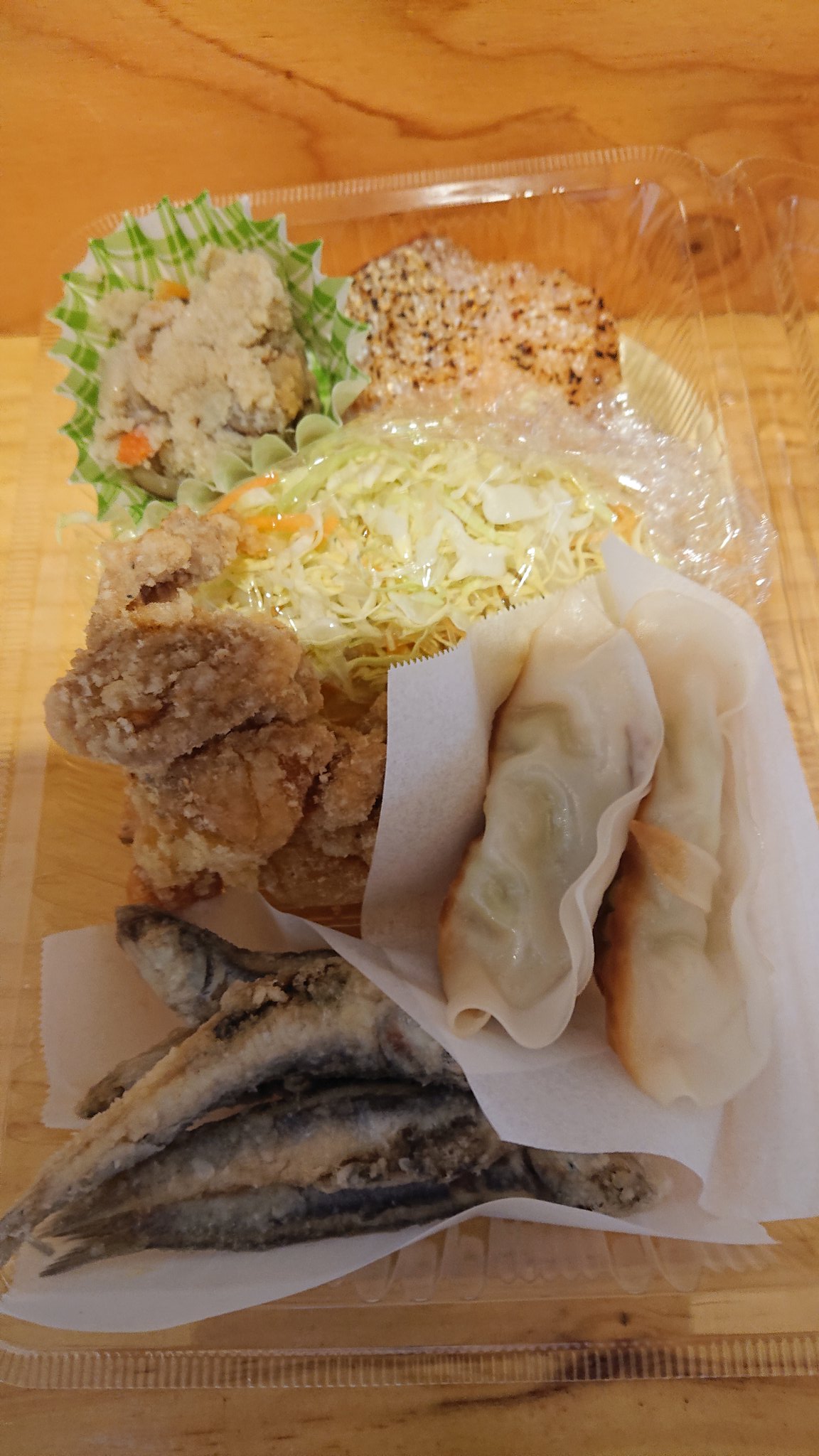 立ち呑み かみや お疲れ様です ヒラメ あらの味噌汁仕込みました ラップしてありますが 取り扱い注意でお願いします 立ち呑み 足立区梅田 足立区梅島 かみや テイクアウト T Co Brghwezges Twitter