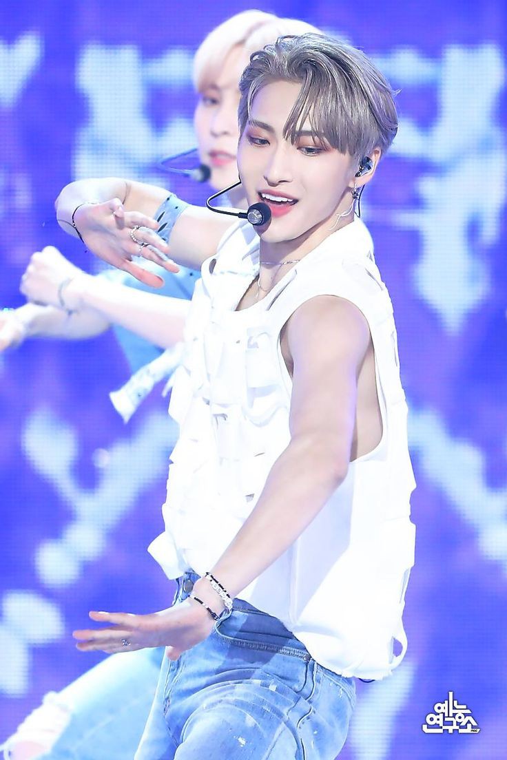 park seonghwa on stage without crop — an important thread
