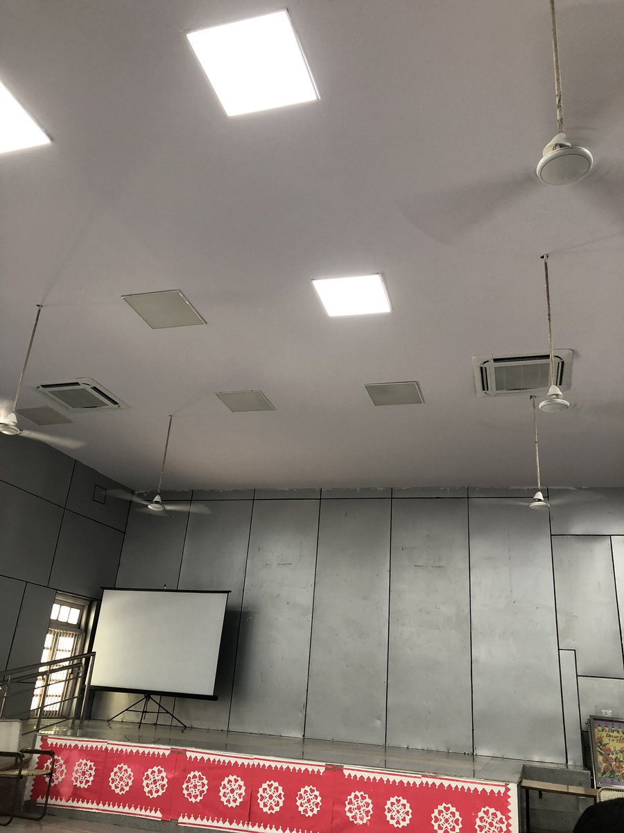 sgadityaa's tweet photo. In this grim situation there is a hope when your govt is taking care of you.. Look at the arrangements for vaccination at Sarvodya Kanya Vidyalaya Delhi Cantt. Air conditioned Rooms. This is what a Delhi Govt school looks like.. @ArvindKejriwal @msisodia #VaccinationForAll 🙏🏻🙏🏻🙏🏻 https://t.co/5Nl1mwmu8V