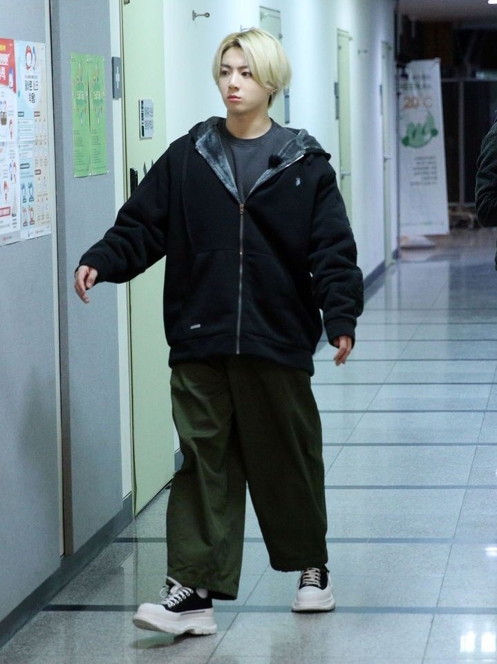 jungkook standing, without crop - a thread