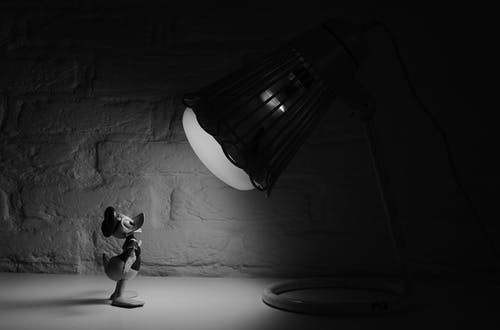 DTNEtiquette's tweet photo. Put the spotlight on you and your brand - what makes you stand out from others...hmm? ~ #DTN #urunique #struturstuff https://t.co/8ZyH382Nqh