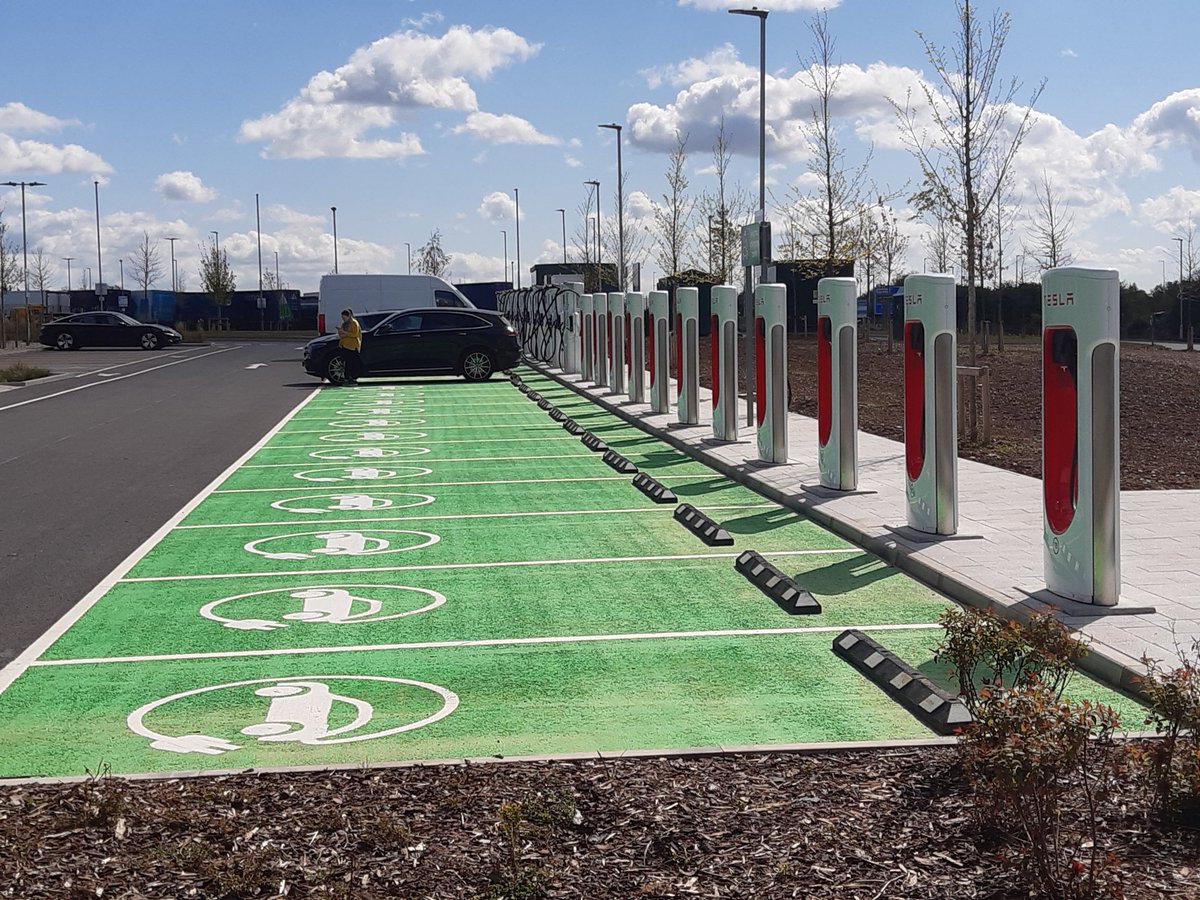 designandnature's tweet photo. For a Landscape Architect a comfort break is another CPD opportunity! New M6 services at Rugby. Good to see commitment to SuDS &amp; line of electric vehicle  charging stations but opportunity for invertebrates has been missed in raised beds at front of the building! #lanscapedesign https://t.co/KwarnpP4Bo