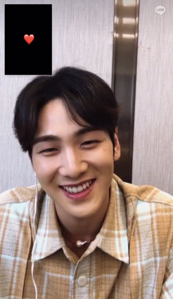 randomheart's tweet image. can’t get over the fact that baekho is looking at me like this 😭😭😭