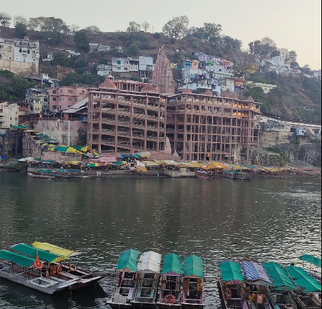 8.Peshwa Bajirao II rebuilt the Omkareshwar Jyotirlinga. Ahilyabai Holkar also made some further renovations with ghats. #Omkareshwar