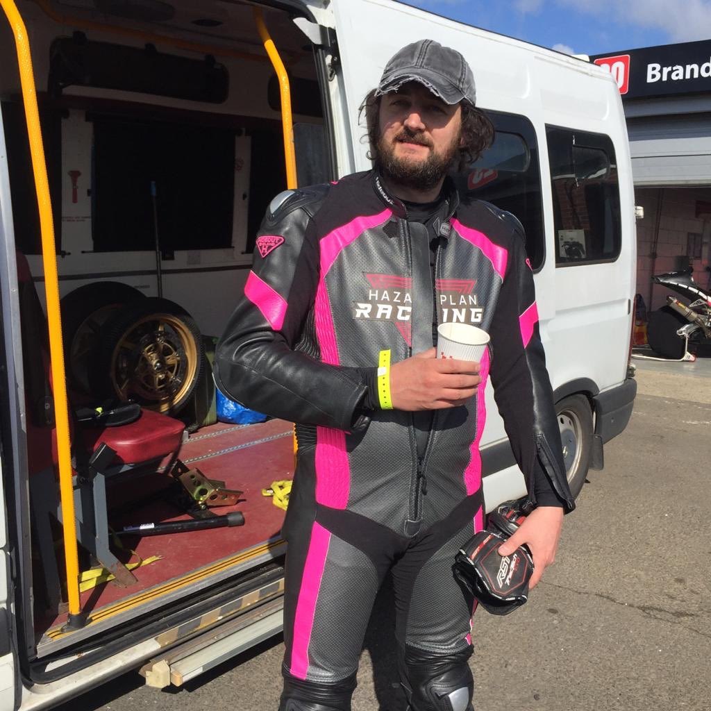 HideoutLeather's tweet photo. Tim in his fabulous new Hideout race suit. “Had a day out at brands, the suit was so comfortable and looked great!” - Tim https://t.co/0VEmwryaeq