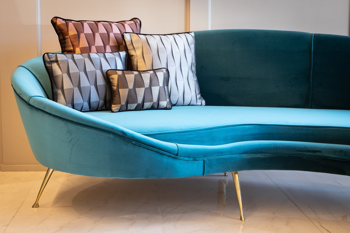 Made by AL.BA lab 
#workwithpassion #handmade #lifestyle #istagood #luxuryhome #luxurystyle #details #design #fotodelgiorno #sumisura #interior  #likeforlikes #madeinitaly #albalab #workinprogress #work #sofà #Style #velevet #divano #istagood #relaxtime