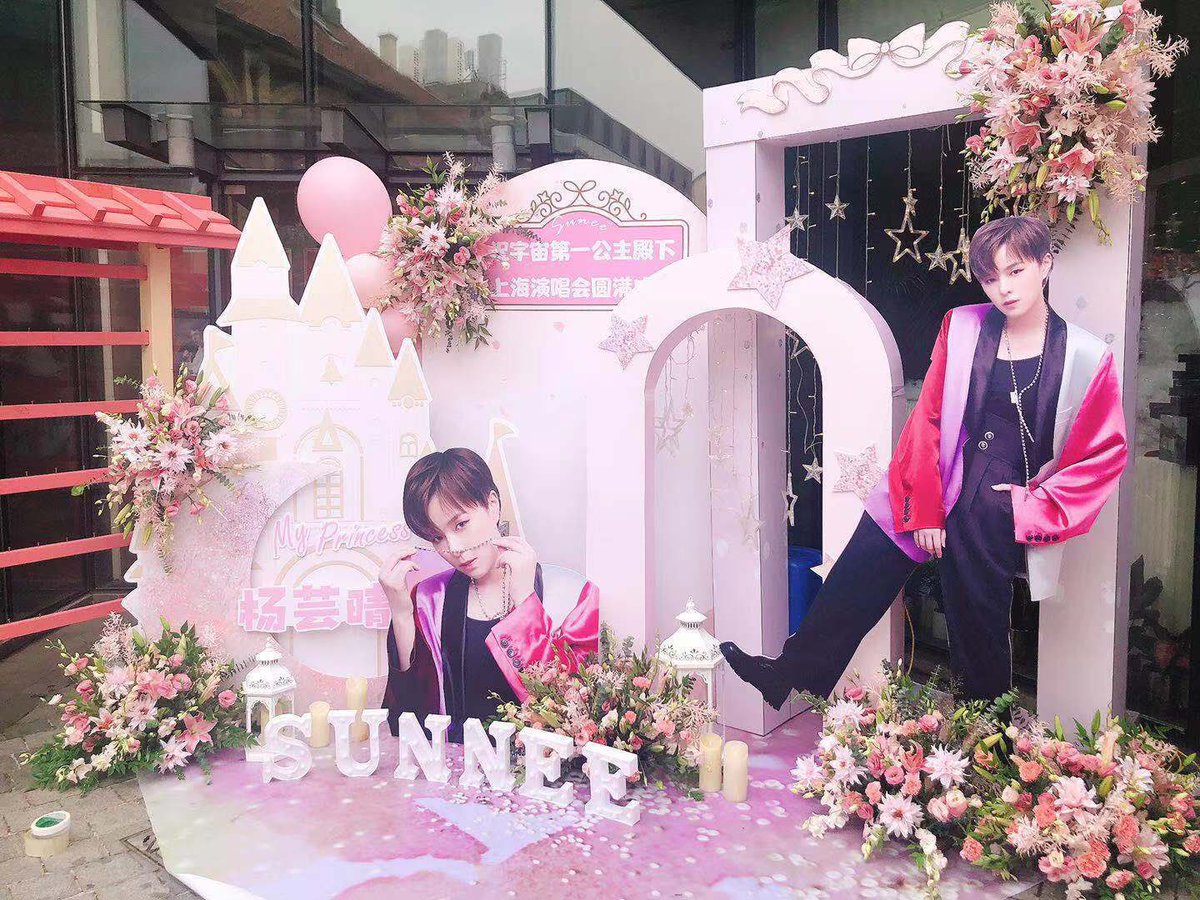 FcSunnee's tweet photo. #SunneeLivehouseSupport 
#Sunnee 

โปรเจค support ของซันนี่ สำหรับงานไลฟเฮ้าส์ที่ Shanghai ค่ะ 

1. ซุ้มของบ้านใหญ่ Sunnee杨芸晴全球粉丝后援会
🔗 https://t.co/vhU9w6X9iI https://t.co/9AgTNIbQ9v