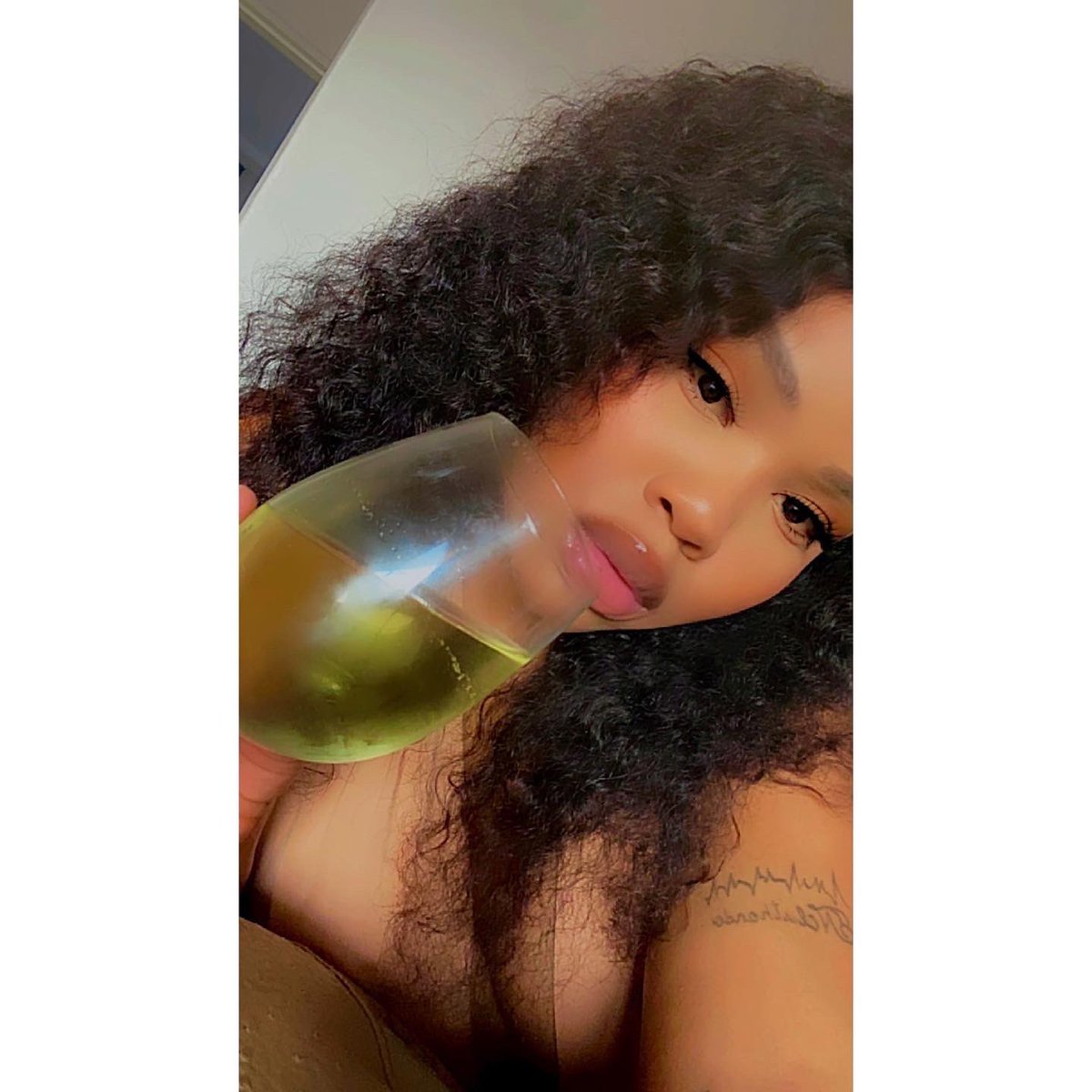 OmuhleQueen's tweet photo. Fine like wine ☺️🥂😍 https://t.co/w4uUreQlPf