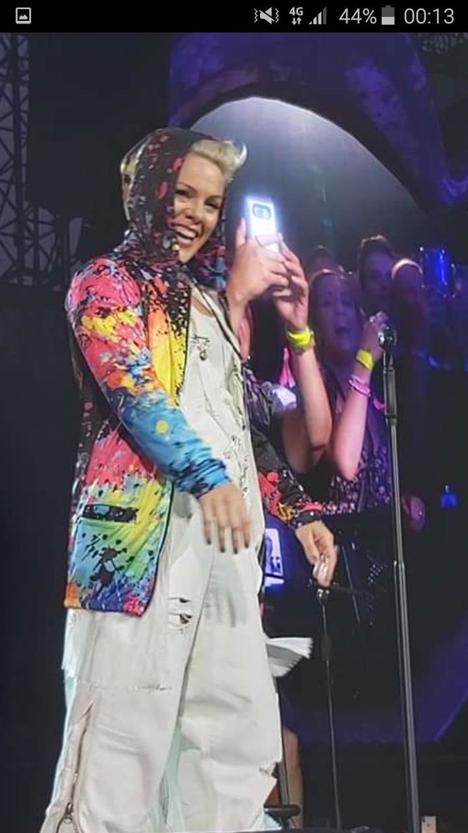 Tiptoes54's tweet photo. @pink absolutely adore ur new song its gonna be a huge hit i KNOW it! The vid is incredible 😍👌👏... I wana know something tho... Did my jacket inspire the ones u wear in it?! 😘😘 https://t.co/quUzZ4DqCf