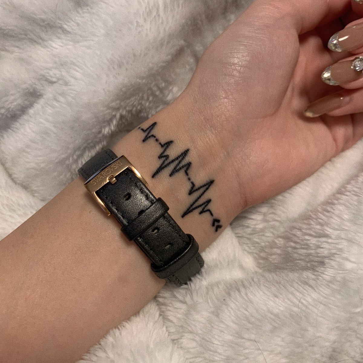 UuunPy's tweet photo. New tattoo🫀 https://t.co/YqMRyZTX7A