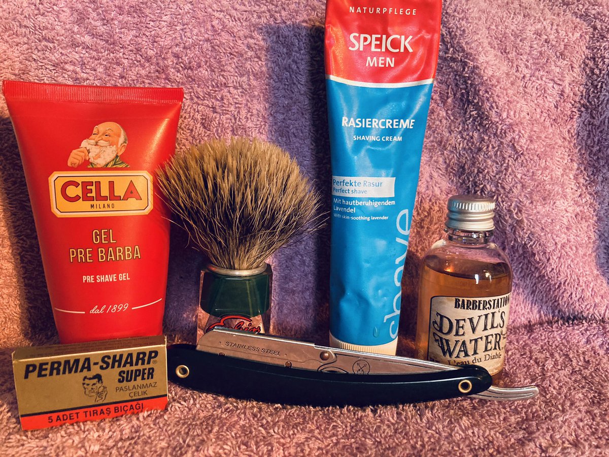 Here in Italy is #giroditalia day! #wetshaving #sotd #shavelikeaman