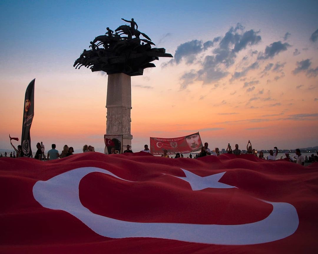izmirdeyince's tweet photo. 19 yıldır AKP ye bir gün dahi olsun teslim olmayan direnişin memleketi İzmir Gündoğdu'dan selam olsun Cana can katan DOSTLARIMA https://t.co/62QBthb5DO