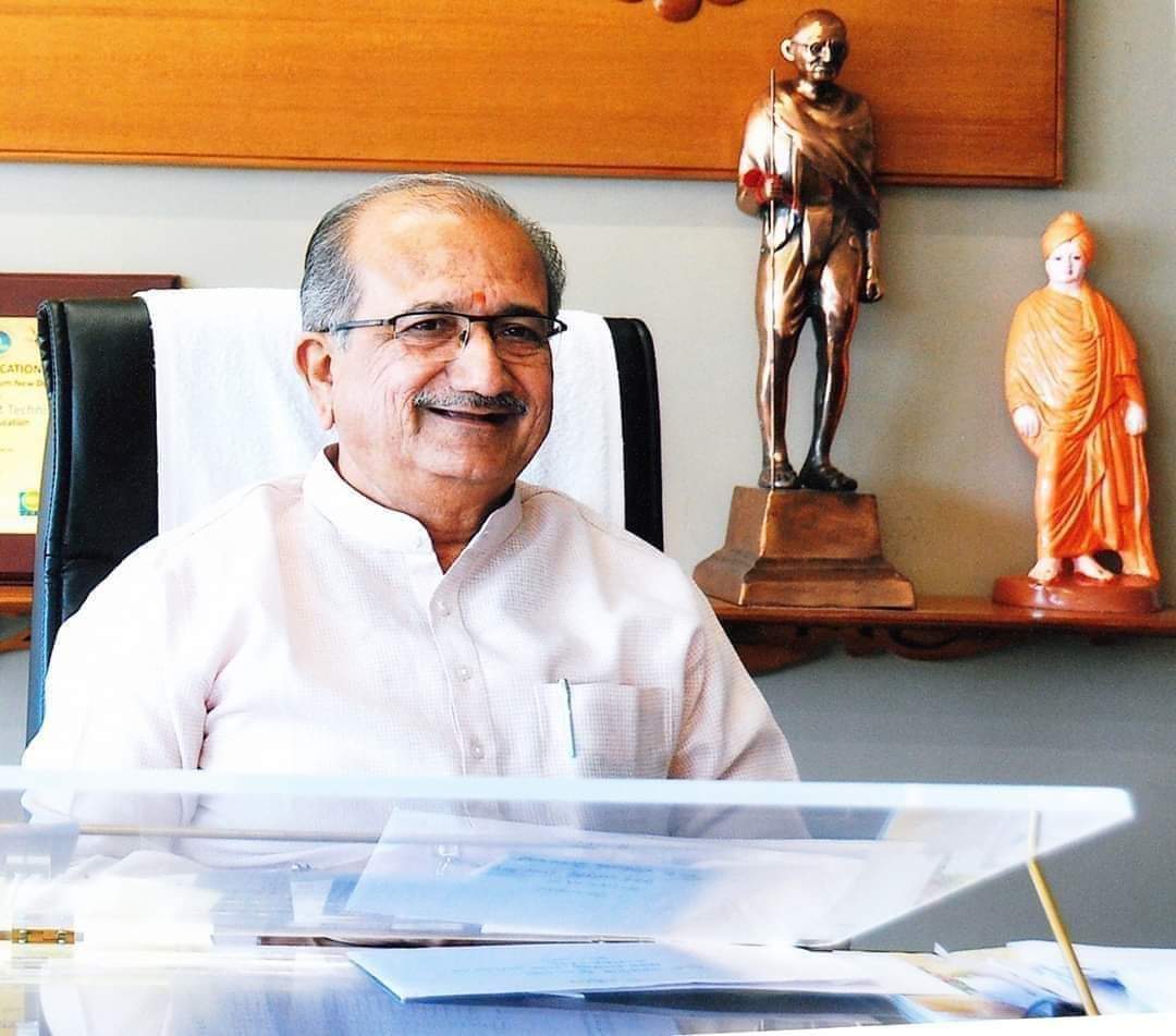 સરળ અને સૌમ્ય વ્યક્તિત્વ ધરાવનાર ભાજપના વરિષ્ઠ નેતા, ગુજરાત રાજ્યના માન. શિક્ષણમંત્રી શ્રી ભૂપેન્દ્રસિંહ ચુડાસમાજી ને જન્મદિવસની હાર્દિક શુભેચ્છાઓ.
ઈશ્વર આપને તંદુરસ્ત સ્વાસ્થ્ય, સમૃદ્ધિમય અને દીર્ઘાયુ જીવન અર્પે એજ પ્રાર્થના..