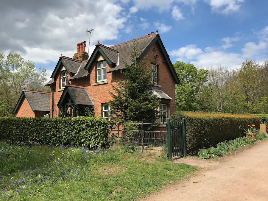 tonylouki's tweet photo. What? Missing the sunshine? Here's yesterday's at #JubileeLodge in #OSGWard's @OsterleyNT. Plenty already taking; great to learn that those tulips were gifted by @taylorsbulbs via my friends at @MPGALondon. The #56thMayor stint is over but I remain firmly supportive of @Our_Barn. https://t.co/p133r0VXEl