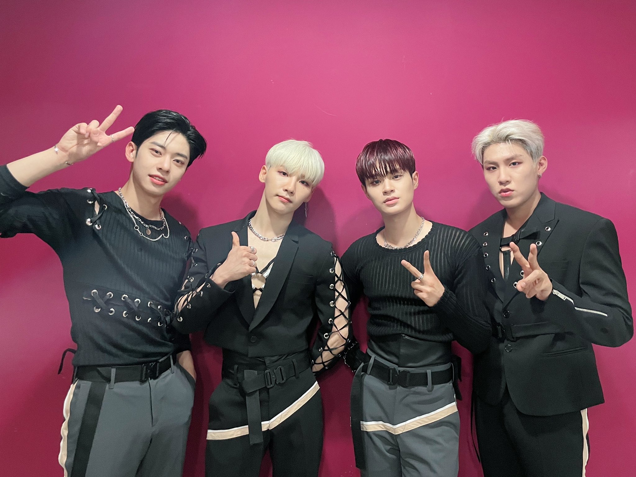 E02afd7VoAIbM82?format=jpg&name=large