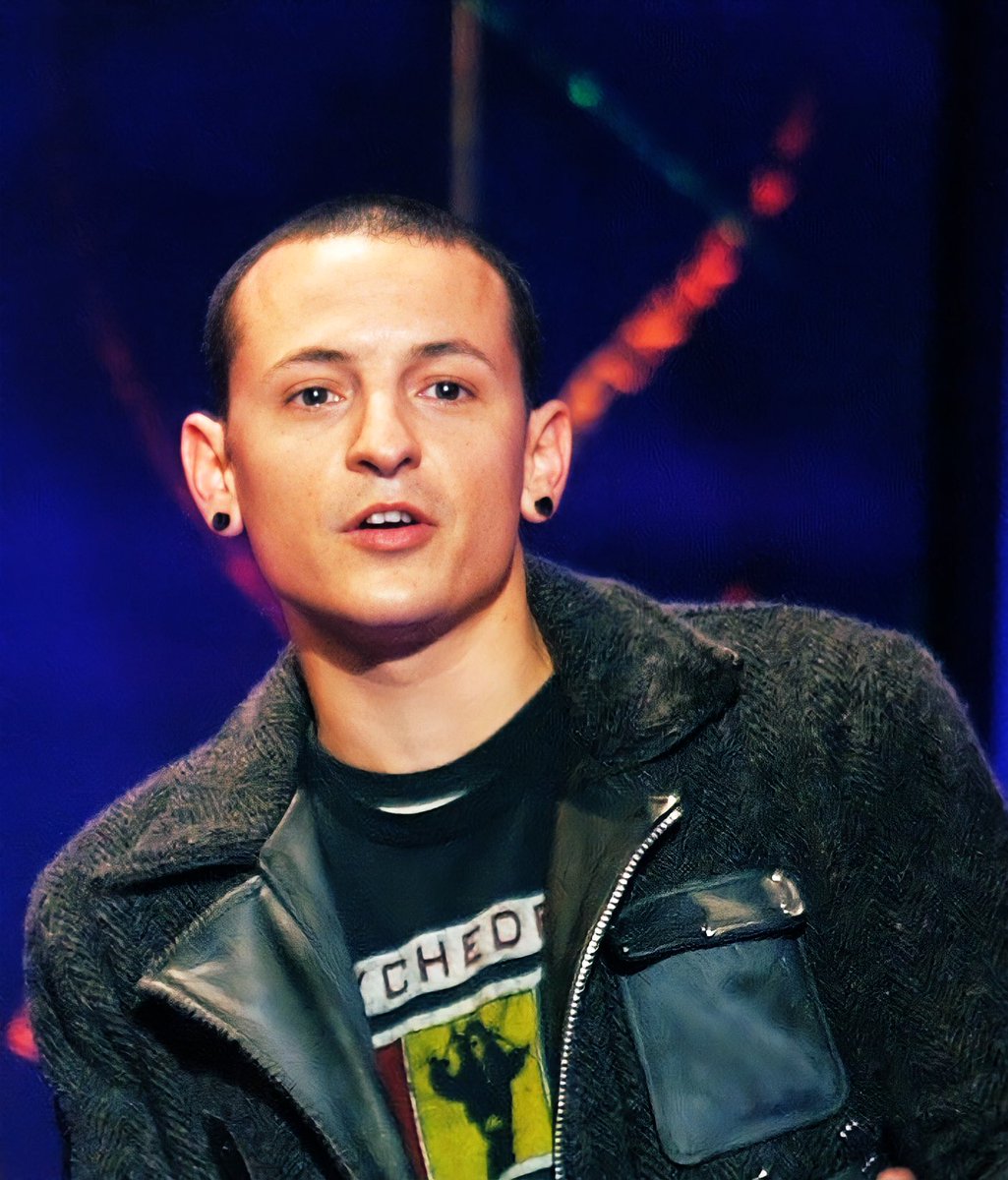 Cutierottie's tweet photo. Happy Saturday everyone! And have a great weekend too,sending you all loads of love and big hugs 😊😘 #MakeChesterProud #CelebrateChestersLife #LPFamilyLove #NeverForget  #ChesterbeForever #ForeverLoved  stay safe https://t.co/JbQXI3O96i