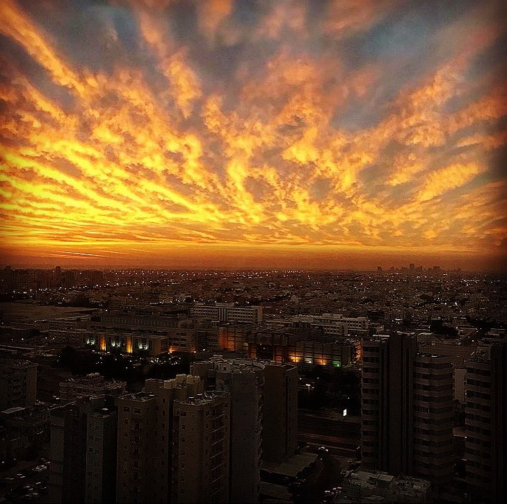 It’s raining and I have a horrid head cold- but life is good! Happy weekend all🙋🏻‍♀️🌅