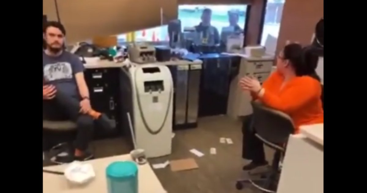 steveoatley's tweet image. An attempted bank robbery at a Wells Fargo in St. Cloud, Minnesota, Thursday, according to local police, turned into an 8-hour hostage situation ending with the suspect, 35-year old  Ray Reco McNeary, being taken into custody. 

Police  #8hour

ptnewsnetwork.com/?p=92031