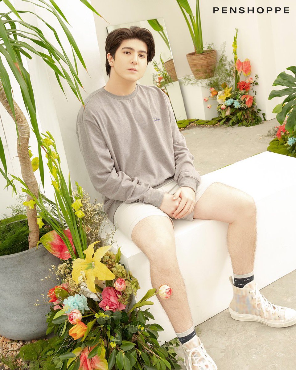 PENSHOPPE's tweet photo. This #Penshope scribble and summer florals aesthetic though… 🌼
On @iammavylegaspi
Pullover with Penshoppe Scribble P699
Modern Fit Shorts P599
Shop the look: https://t.co/kQfzcypMBU
Also available on Shopee and Lazada. https://t.co/Qn6MfKGBNW