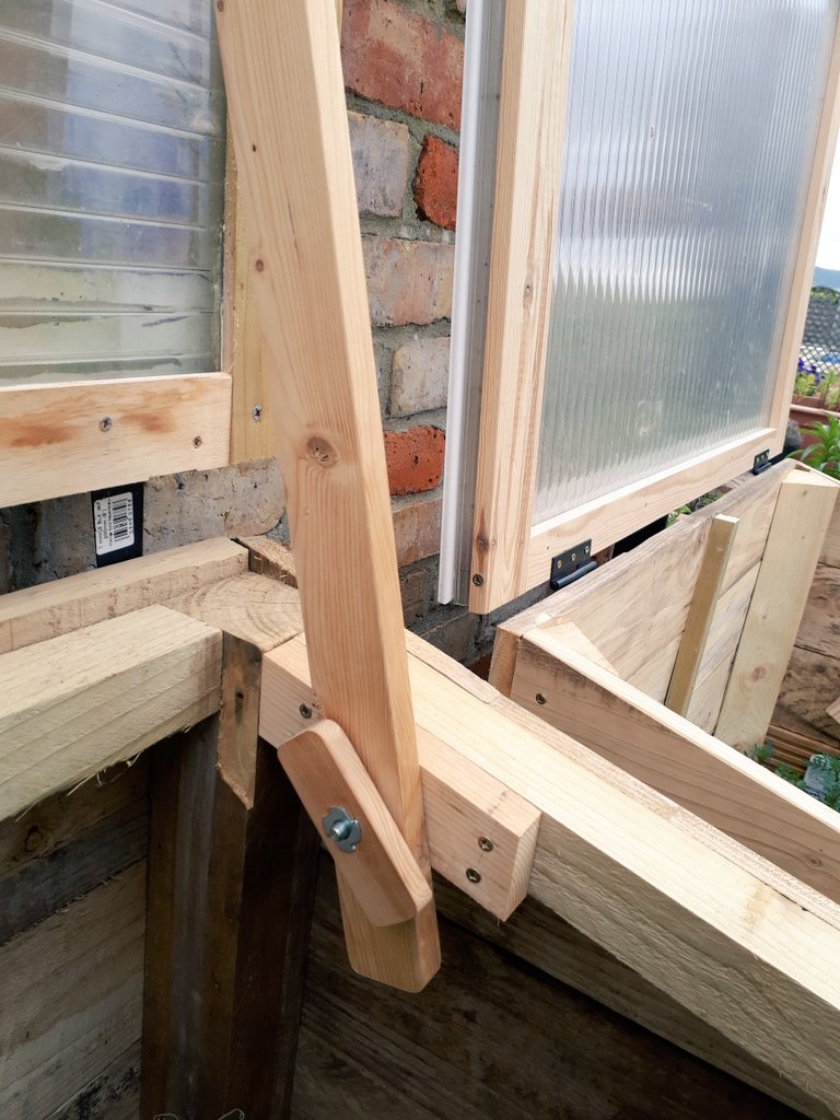Husband made me these 2 coldframes wood is from dismantled compost bins, plastic was old roof panel just new hinges used #recycling #TweetersFlowershow
