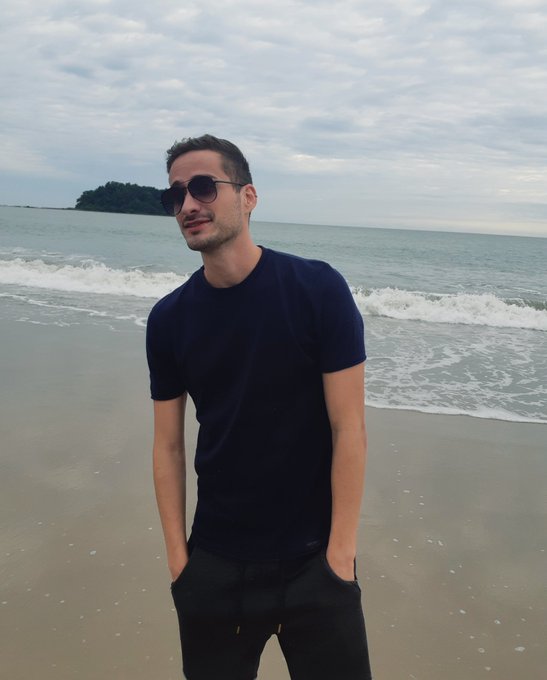 a good bartender is one who drinks too! 😂😂😂  Ser&aacute; que amando o mar eu me torno algo como uma sereia?<a href="/tag/beach"class="tags"><span>#beach</span></a><a href="/tag/boy"class="tags"><span>#boy</span></a><a href="/tag/camboy"class="tags"><span>#camboy</span></a><a href="/tag/onlyfans"class="tags"><span>#onlyfans</span></a><a href="/tag/cameraprive"class="tags"><span>#cameraprive</span></a>