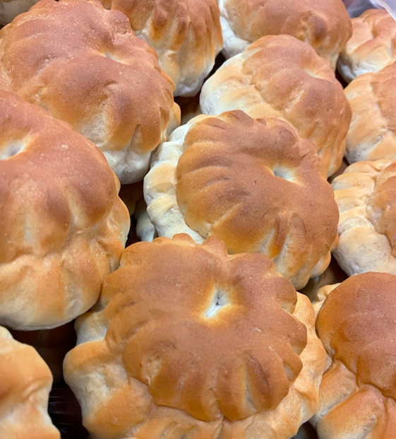 🍞🥖🥐Make Saturday lunchtime a real occasion and buy some locally baked baps from Brampton. Most of our bread is baked by hand in a small bakery in Northampton which has been using the same recipe for 150 years. #shoplocal #freshisbest #shopsmall
🍞🥖🥐