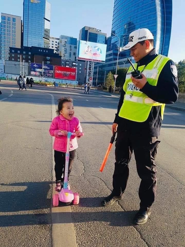 Зөвшөөрөгдөөгүй тээврийн хэрэгсэлээр замын хөдөлгөөнд оролцоод баригдах үед 🤣🤣😜😜😍😍