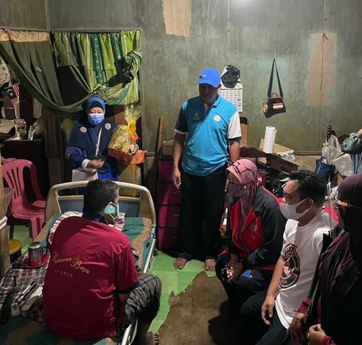AkademiSifu's tweet photo. Program Singgah Sahur Anjuran Ahli Majlis MPP Zon 23 dan PKD Paya Jaras dengan kerjasama NGOS &amp; Pemimpin Tempatan. Moga sedikit amal kebaikan ini memberi banyak senyuman kepada mereka.
#mangkuktingkat
#ihyaramadan 
#sukarelawanpkdpj
#ramadhankareem https://t.co/qxU9dNaoeE