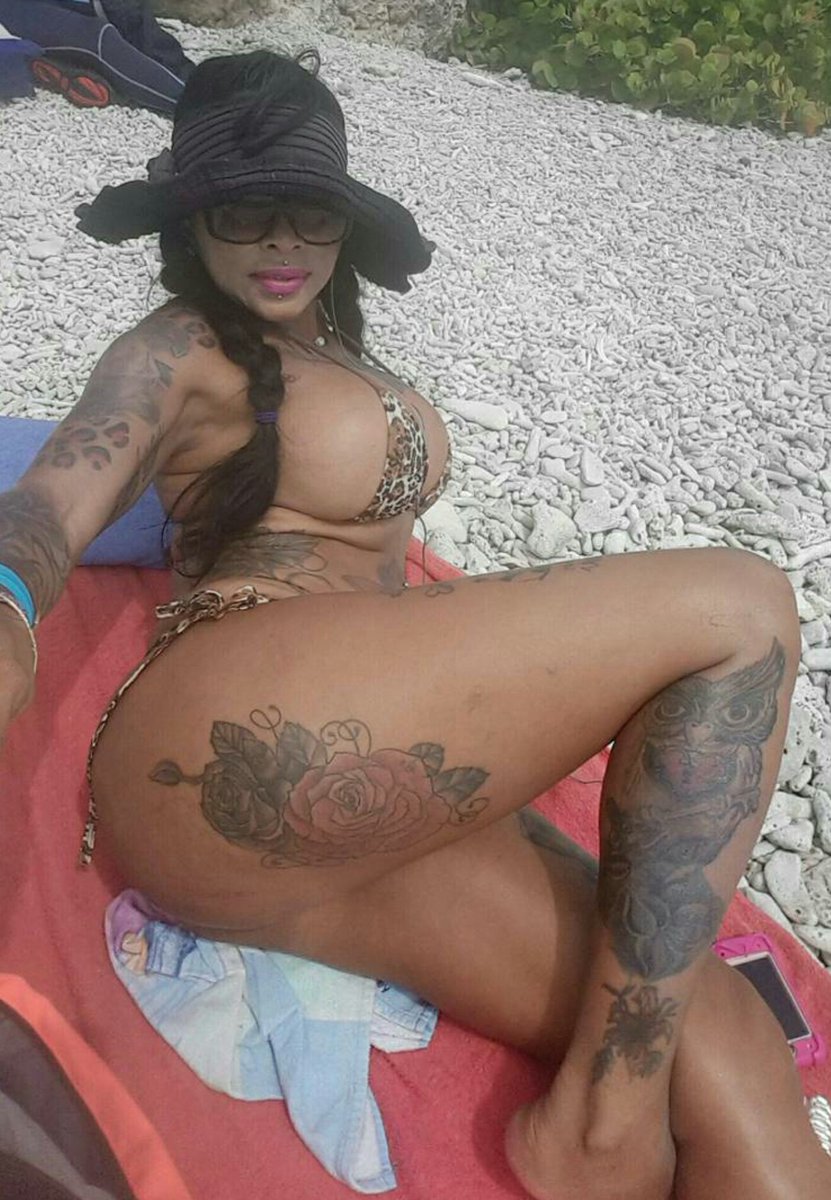 Venemilfs's tweet photo. Ana Marilyn una madura amante de la playa y de los tatuajes #milf #cougar #mature #madura #latina #onlyfans #sensual #mom #onlyfansbabe #tattoo #Venezolana #Venezuela https://t.co/NSQ8Vh54HC