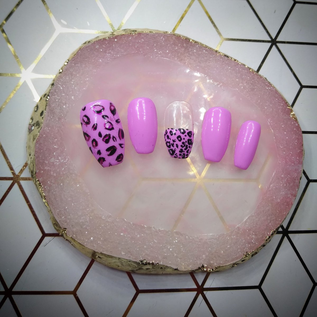 justmarjoo's tweet photo. New nail set for a happy customer! 🐯💅

#nail #nailart #nails #nagels #presson #pressonnails #beauty #plaknagels #langenagels #roze #pink #animalprint #happycustomer #gelnagels #gellak #gelnails #nailpolish #pressons #beautynails #trendingnails #fashionnails #fashion #nagellak https://t.co/9SuoWrRPVU
