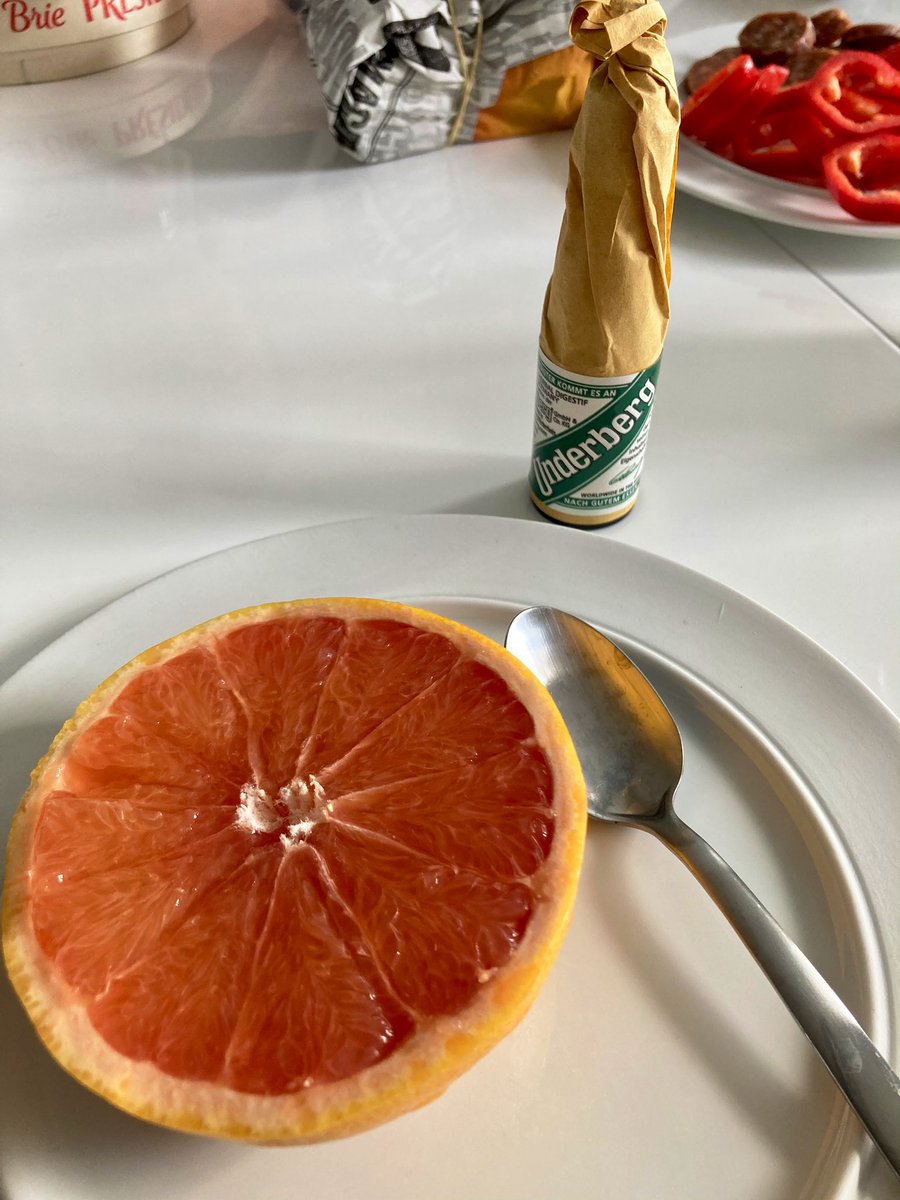 Stod op og tog hul på weekenden med denne sande vitaminbombe 💪

- så lad mig i samme moment ønsker Jer alle en rigtig dejlig weekend 👍

#underberg 
#wunderberg

#VITAMINCSERUM