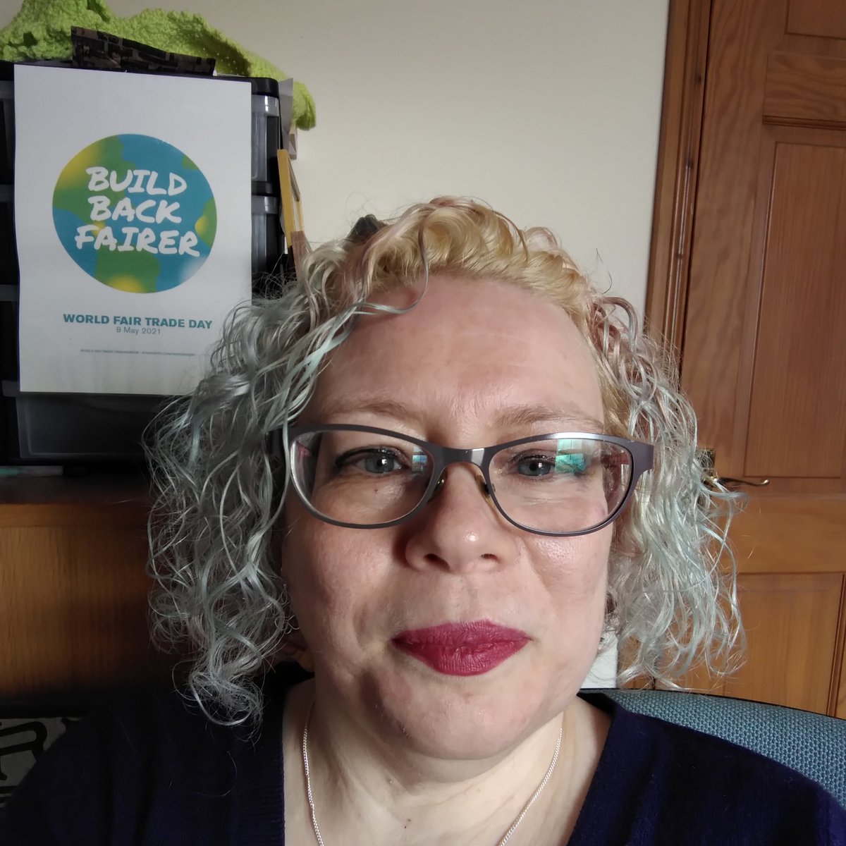 It's #WorldFairTradeDay and we're posting photos of ourselves with the motto #BuildBackFairer
Read our latest blog to find out how we can all come together to do it:
accessoryfair.co.uk/blog/world-fai…