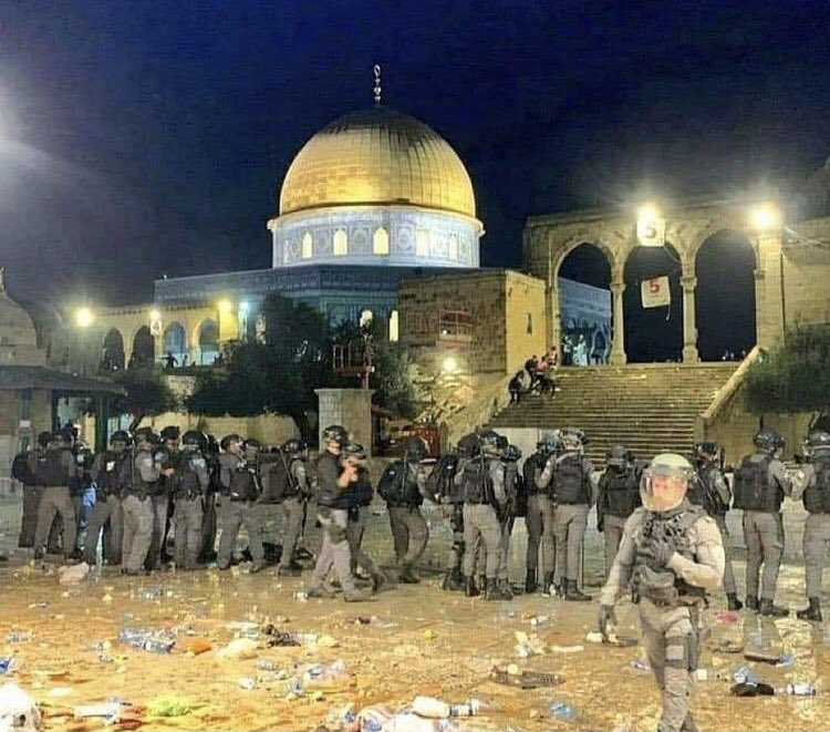 _nilgedik's tweet photo. "Mazlumların evine ateş düşerken, zalimlere rahat verme Allahım ..." #MescidAksa https://t.co/5OT07evKv4