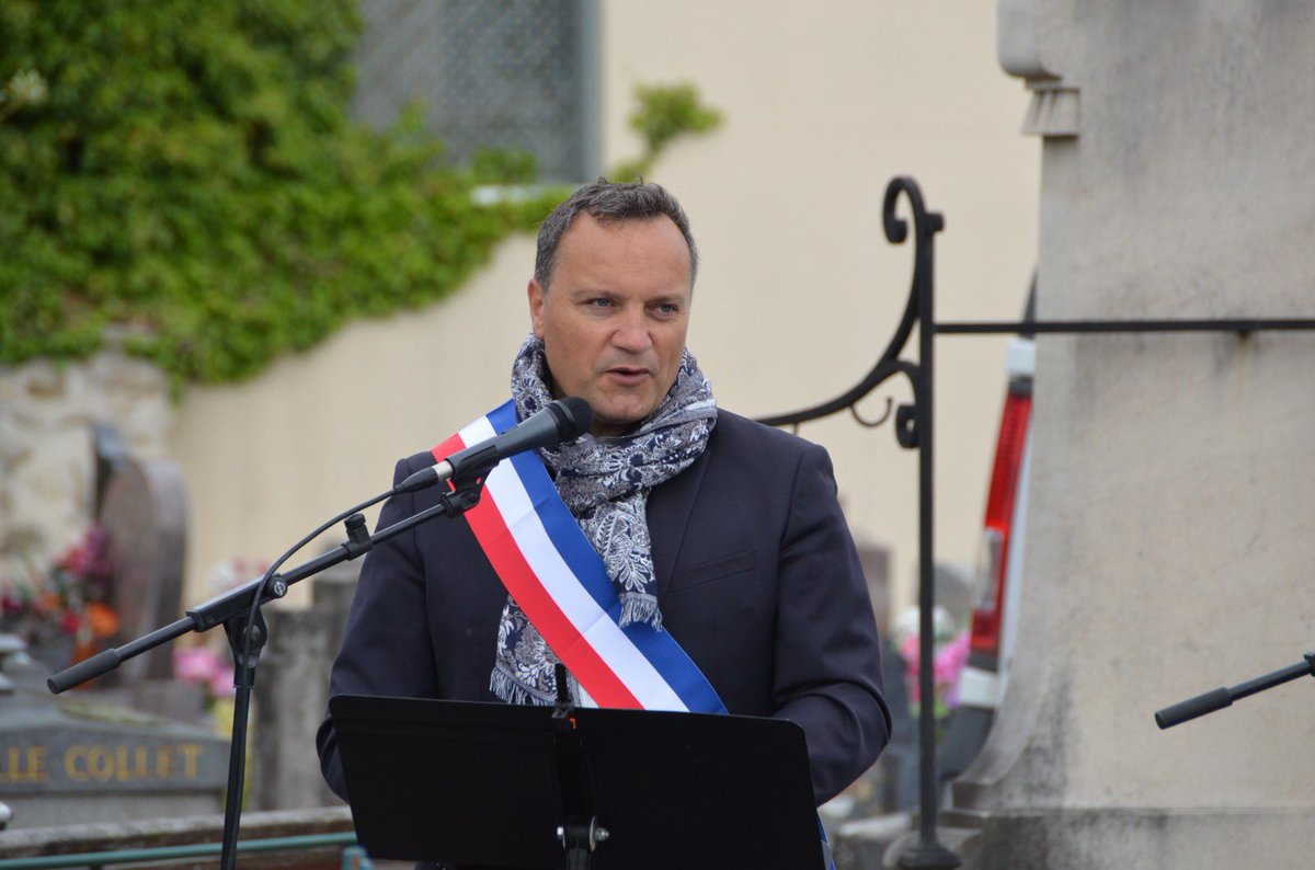 Comme chaque 8 mai, <a href="/VilleIgny/">Igny</a> commémore l’armistice du 8 mai 1945 avec les associations d’anciens combattants, portes drapeaux et une délégation des élus du conseil municipal et du conseil départemental. Merci pour leur présence dans ce format restreint, espérons le dernier.