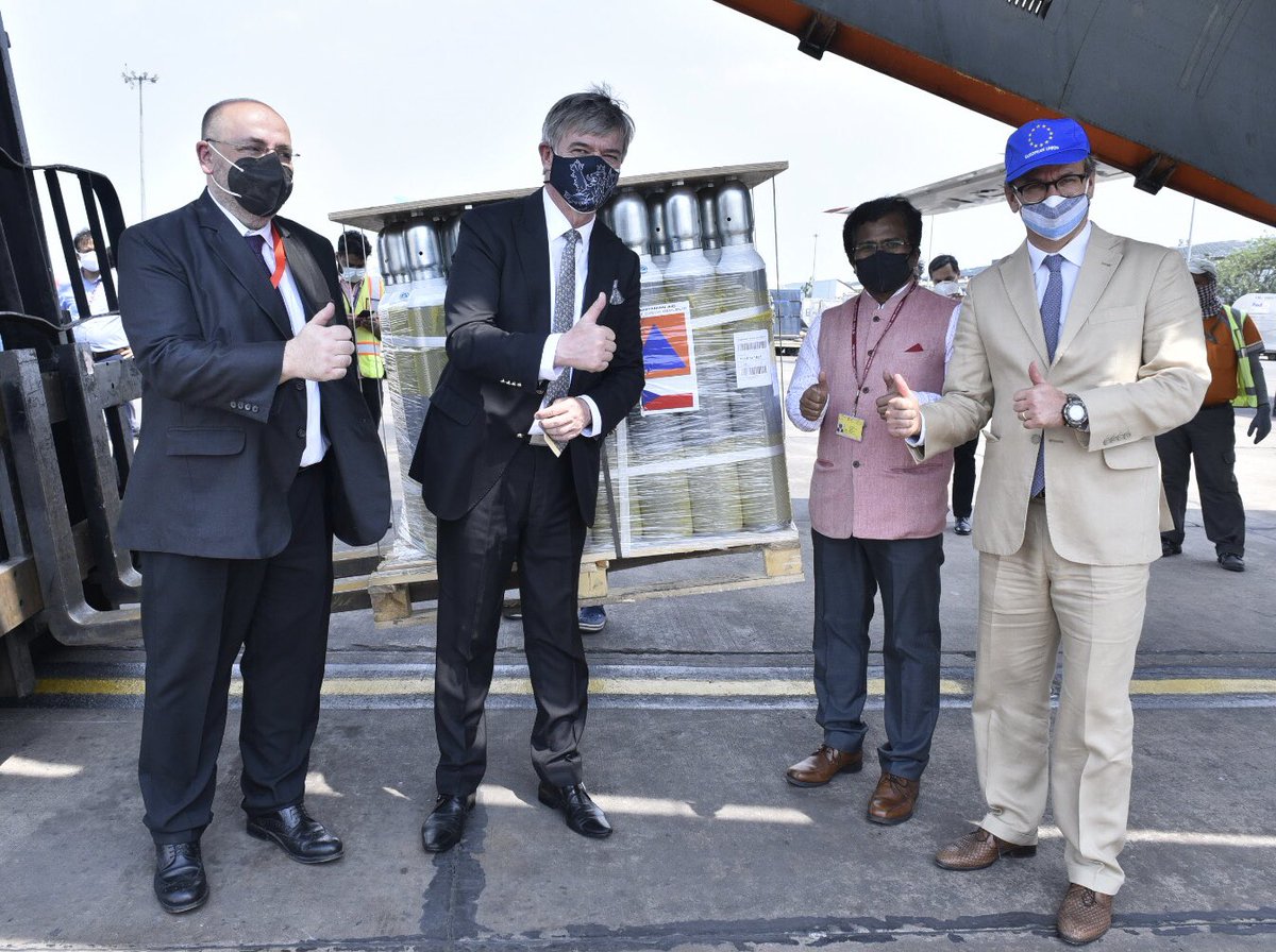 MEAIndia's tweet photo. 🇦🇹🇮🇳🇨🇿
International cooperation continues! Aircraft carrying 1900 oxygen cannulas &amp; 396 oxygen cylinders from Austria and 500 oxygen cylinders from Czech Republic arrives. Grateful to both our EU partners for this generous support. https://t.co/LUpRQftnYW
