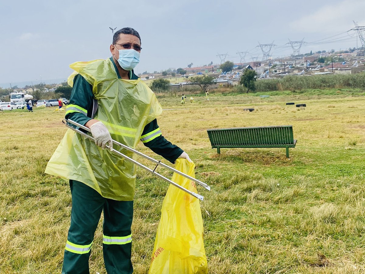 tshwane_mayor's tweet photo. The Tswelopele clean-up campaign is a mayoral driven initiative focused on encouraging volunteerism and instilling a sense of pride in keeping our neighbourhoods clean. @CityTshwane  #KeepTshwaneClean https://t.co/JjmimeE47j