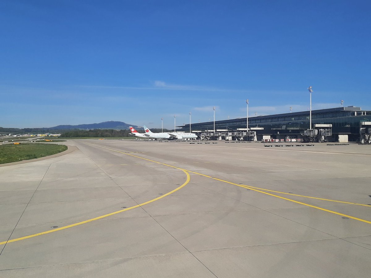 Zurich Airport. Time to check out the city for the day! As I'm on 'durchreise' (transit) to a third country later in the evening, no quarantine is required in Switzerland - just a PCR test only. Smooth entry process!