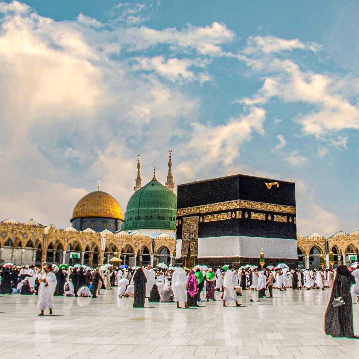 Aziz Milletimizin ve bütün İslam Âleminin bin aydan daha hayırlı olan #KadirGecesi'ni tebrik ediyorum.

Bu mübarek gecenin; Müslümanların birlik ve beraberliğine, salgın hastalıklardan kurtulmamıza, milletimizin sağlık ve afiyetine vesile olmasını Yüce Allah’tan niyaz ediyorum.