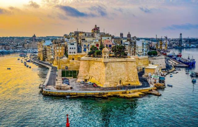 Malta'da turizmi canlandırmak için ülkeye gelen turistlere kişi başı 200 euro verilecek.