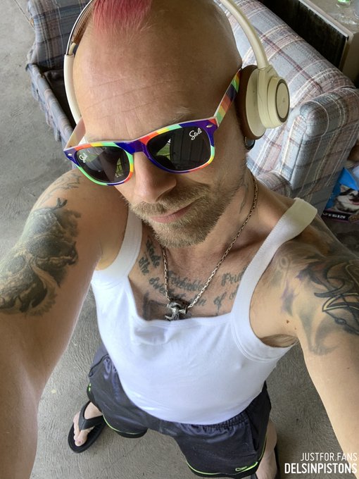 Some new photos while been down in southern Ohio #delsinpistons #pupplay #gay #punk #bigbooty #gaymer