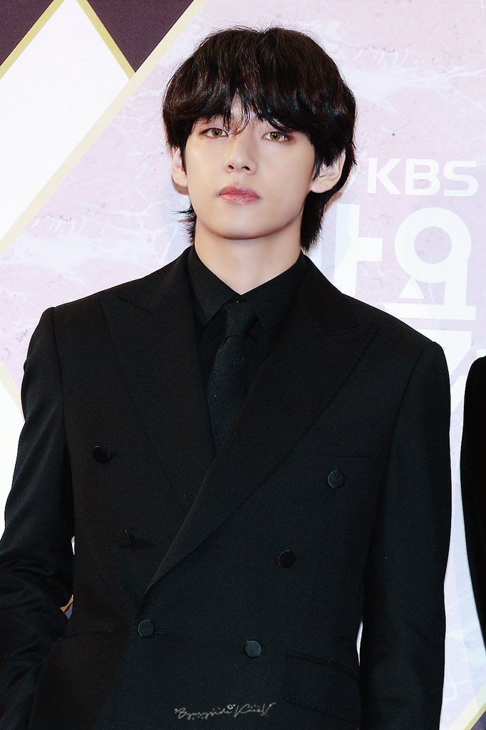Kim Taehyung as outfits: a short thread.