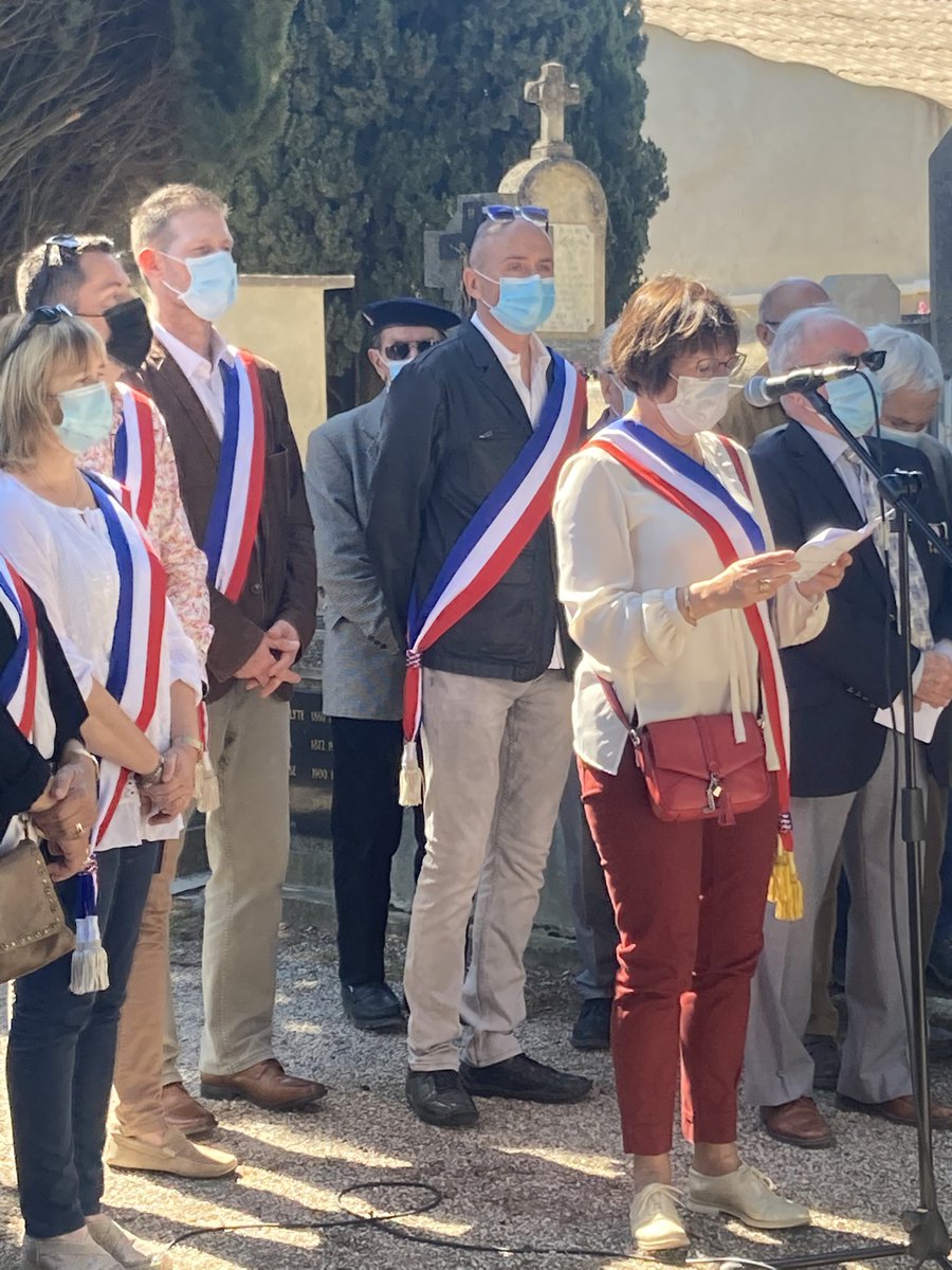 VilleCastries's tweet photo. Même si le contexte sanitaire ne permet pas une nouvelle fois que cette commémoration du #8Mai1945 se déroule dans des conditions optimales, n’oublions jamais l’importance de maintenir le souvenir &amp; d’honorer la #mémoire de celles et ceux à qui nous devons d’être libres #Castries https://t.co/J4mnfCrqut