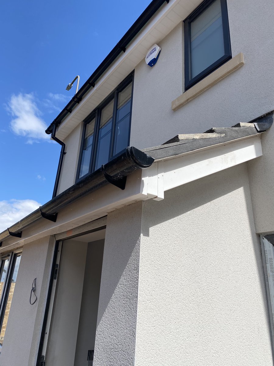 MyrahConstruct's tweet image. CLEEVE PROJECT UPDATE

Full steam ahead with our £2 million residential development with roofs on plots 8 &amp;amp; 9. Rendering on plots 5 &amp;amp; 6 plus boarding out in progress. 

Foundations in place for plots 6 &amp;amp; 7 ready for construction.

#projectdevelopment #bristol #myrah #construction