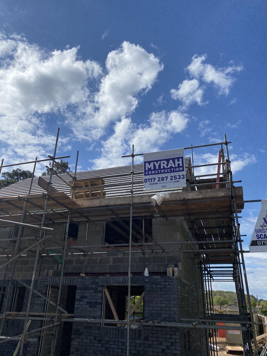 MyrahConstruct's tweet image. CLEEVE PROJECT UPDATE

Full steam ahead with our £2 million residential development with roofs on plots 8 &amp;amp; 9. Rendering on plots 5 &amp;amp; 6 plus boarding out in progress. 

Foundations in place for plots 6 &amp;amp; 7 ready for construction.

#projectdevelopment #bristol #myrah #construction