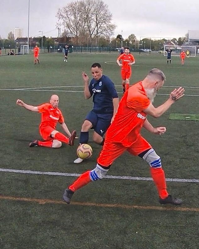 AFCYorkies's tweet image. • CAPTION COMPETITION •

What's going on here then during our game against @fc_mush last weekend @siriusacademy?

Some last ditch tackling from #64 Skipper and the Bossman Col, or the greatest dance-off in the history of charity football? 😂💭🤔

#CaptionComp • #DanceOff