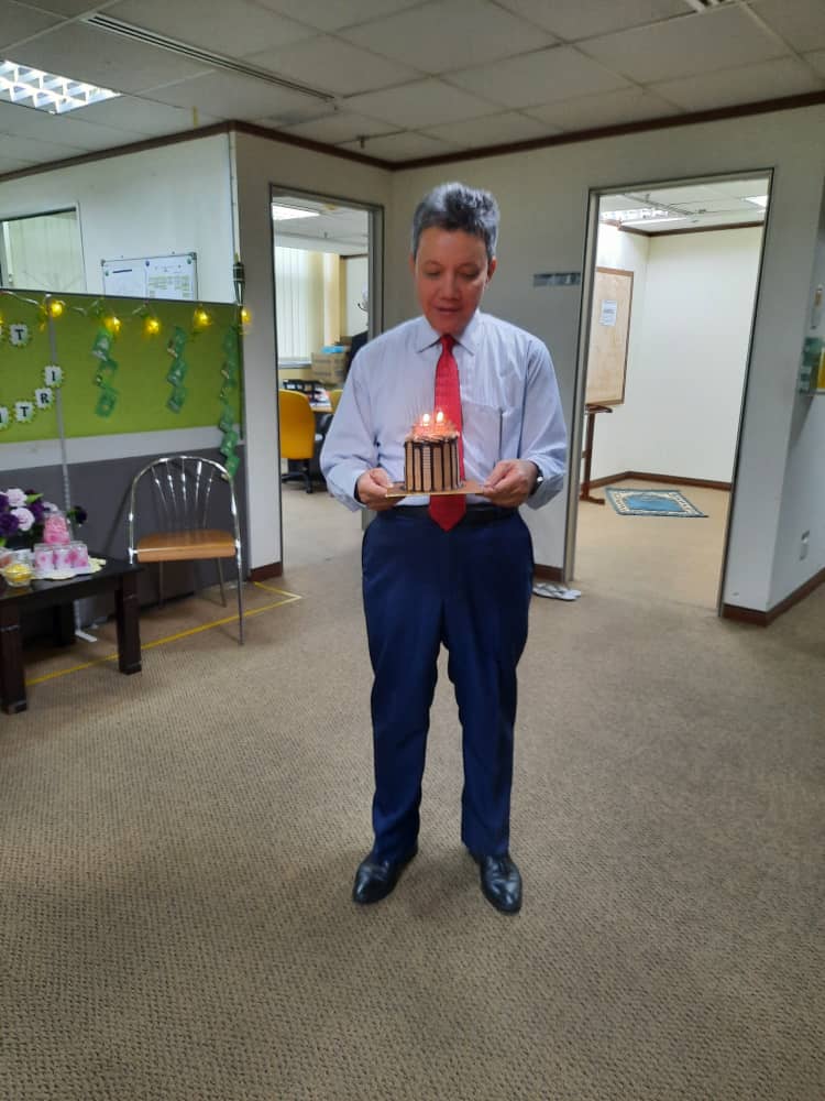 Salam Penghormatan &amp; Salam Persaraan buat YBrs.Tuan <a href="/dzarifyaacob1/">Dzarif Yaacob</a> Pengarah <a href="/CksJKR/">Cawangan Kerja Keselamatan JKR Malaysia</a> yg telah mencurahkan khidmat &amp; bakti cemerlang kpd <a href="/JKRMalaysia/">JKR Malaysia</a>. Semoga dikurniakan keberkatan &amp; kesihatan disepanjang istirehat. Salam perpisahan. Biar hilang dimata, dihati tetap jd kenangan.